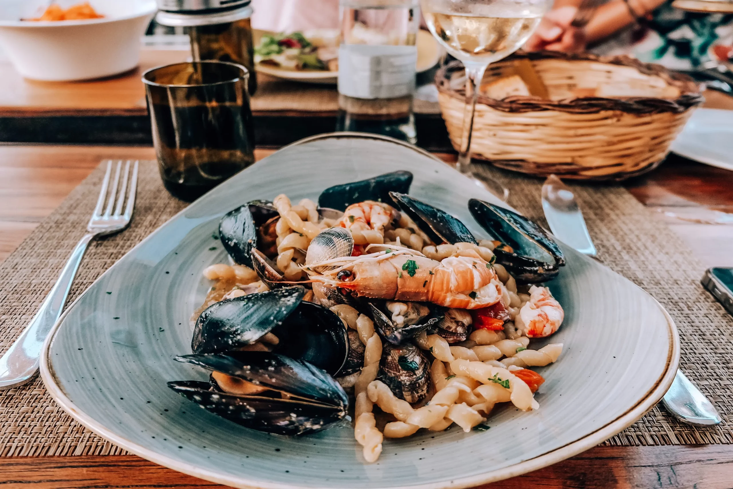 image of a plate of seafood mixed